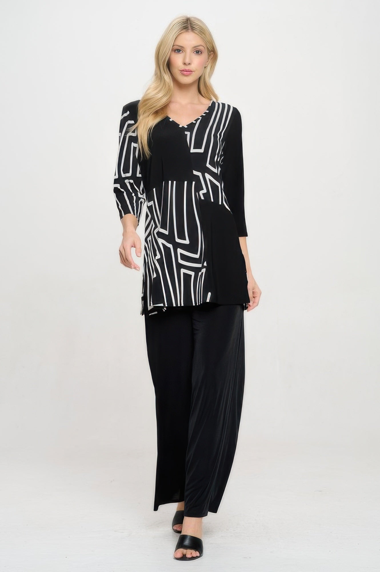 Hit Contrast V - neck Tunic Top - Wear Arielle