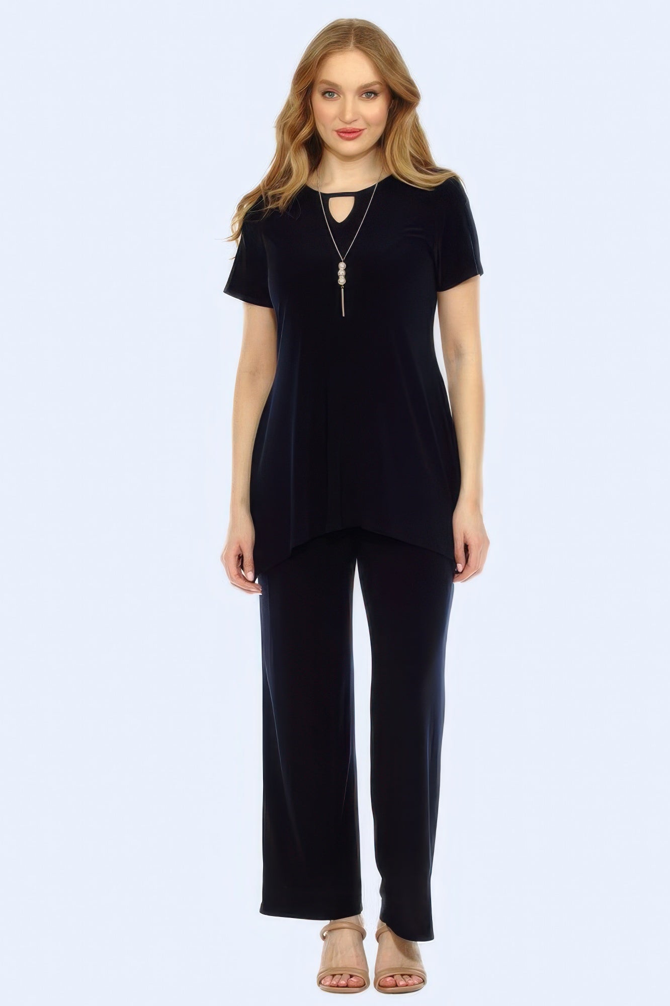 Hit Key Hole Sharkbite Hem Top - Wear Arielle