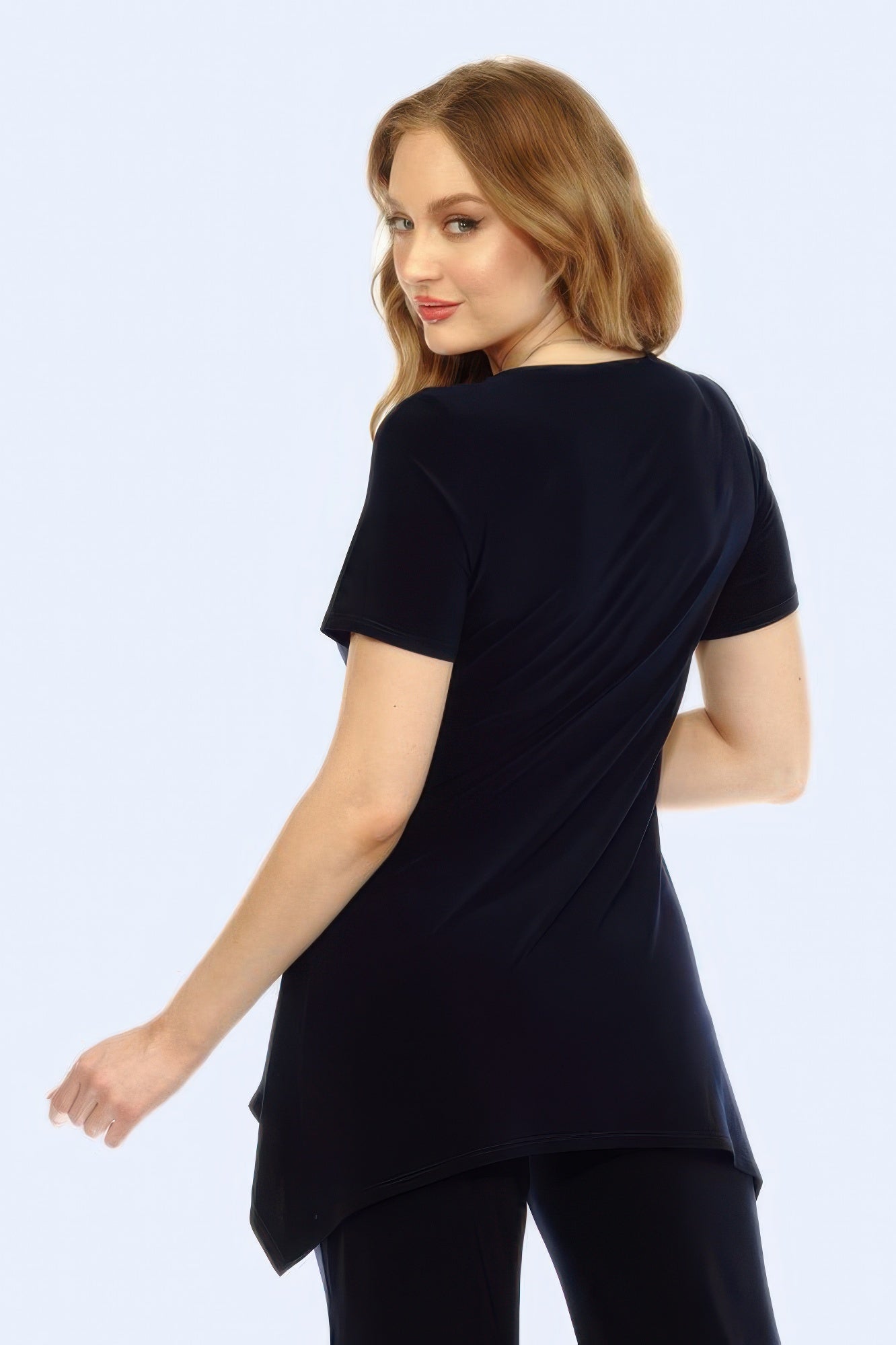Hit Key Hole Sharkbite Hem Top - Wear Arielle