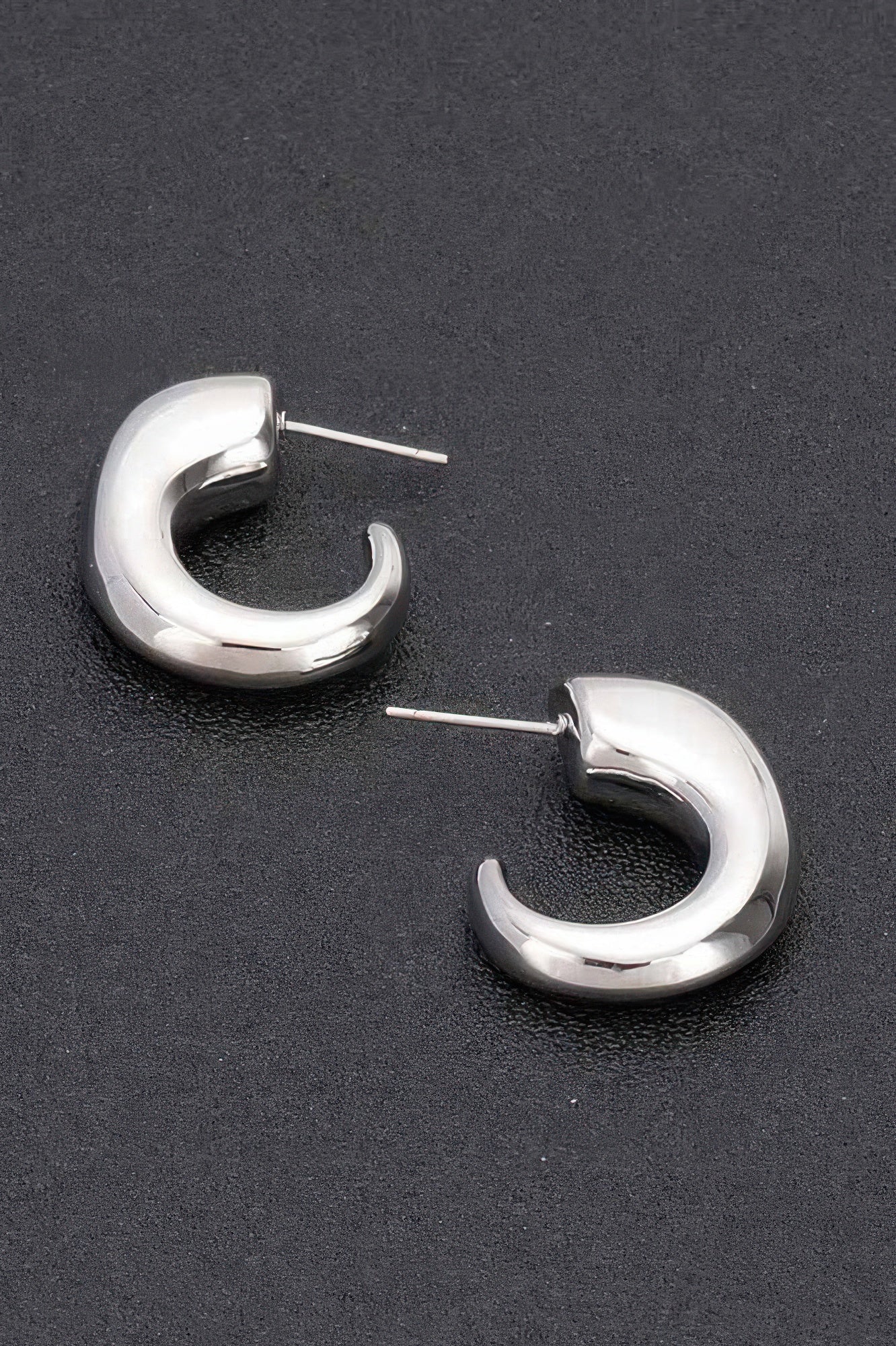 Metal Vintage Hoop Earring - Wear Arielle