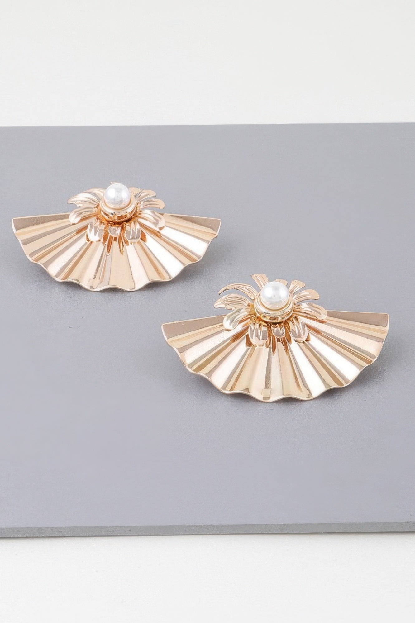 Pearl Fan - shaped Earrings - Wear Arielle
