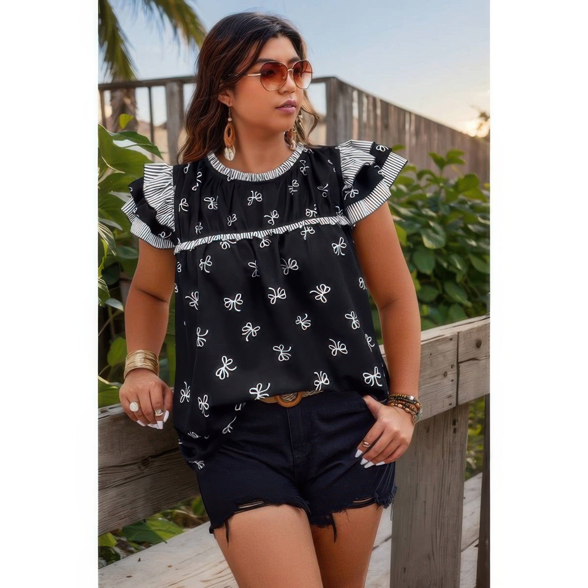 Plus Size Ruffle Hem Random Print Loose Shirt - Wear Arielle